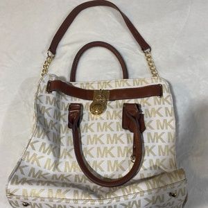 Micheal Kors purse